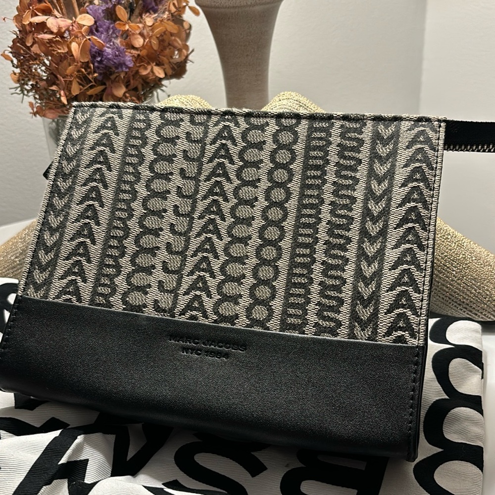 Mark Jacobs make up travel bag